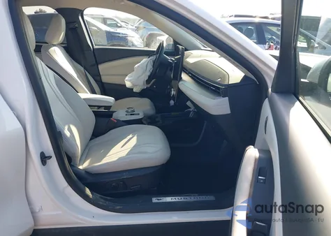 2022 Ford Mustang Mach-E Premium z USA, uszkodzony, nr VIN 3FMTK3R79NMA19266